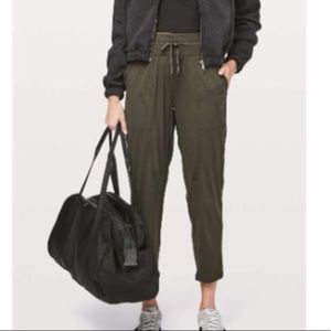 Lululemon dance studio crop 25”